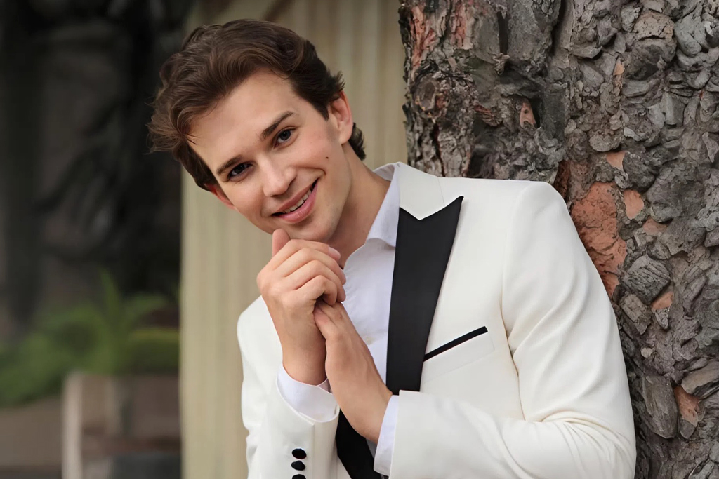 Александр Бичев. «А я иду, шагаю по Москве»