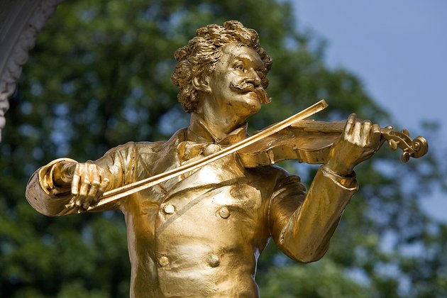 Танго Пьяццоллы и вальсы Штрауса с Кремлевским оркестром